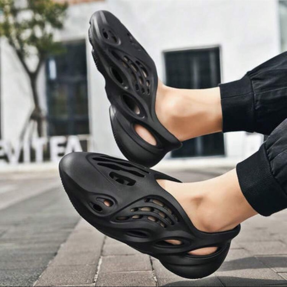 Onyx Black Foam Runners For Men And Women